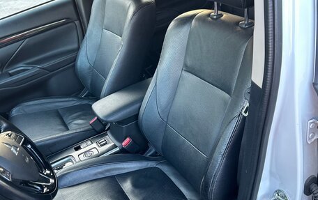 Mitsubishi Outlander III рестайлинг 3, 2017 год, 2 150 000 рублей, 10 фотография