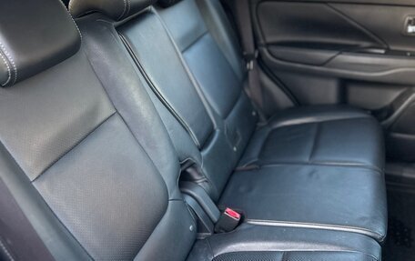 Mitsubishi Outlander III рестайлинг 3, 2017 год, 2 150 000 рублей, 16 фотография