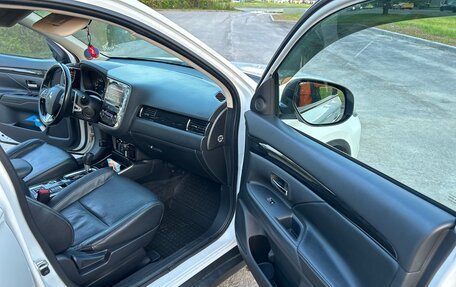 Mitsubishi Outlander III рестайлинг 3, 2017 год, 2 150 000 рублей, 13 фотография