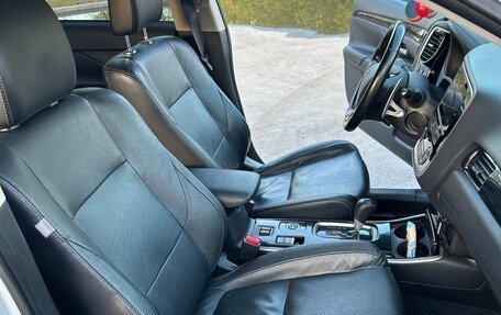 Mitsubishi Outlander III рестайлинг 3, 2017 год, 2 150 000 рублей, 14 фотография
