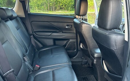 Mitsubishi Outlander III рестайлинг 3, 2017 год, 2 150 000 рублей, 15 фотография