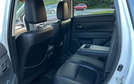 Mitsubishi Outlander III рестайлинг 3, 2017 год, 2 150 000 рублей, 20 фотография