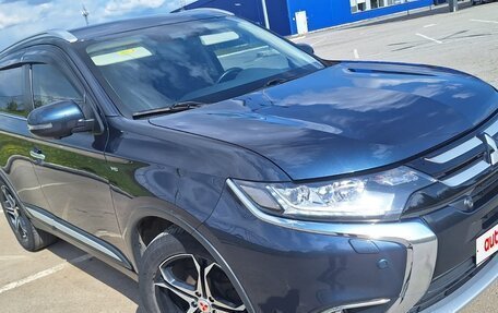 Mitsubishi Outlander III рестайлинг 3, 2017 год, 2 650 000 рублей, 5 фотография