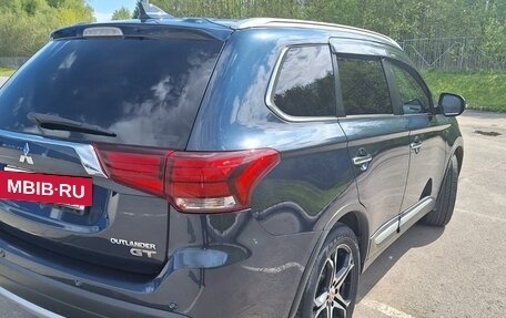 Mitsubishi Outlander III рестайлинг 3, 2017 год, 2 650 000 рублей, 4 фотография