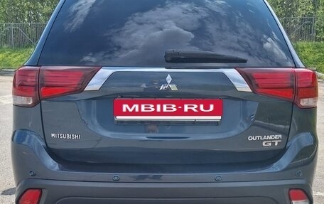 Mitsubishi Outlander III рестайлинг 3, 2017 год, 2 650 000 рублей, 6 фотография