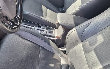 Mitsubishi Outlander III рестайлинг 3, 2017 год, 2 650 000 рублей, 11 фотография