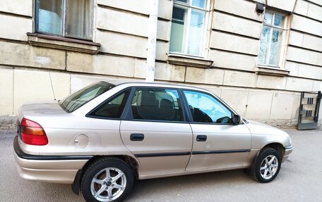 Opel Astra F, 1996 год, 240 000 рублей, 2 фотография