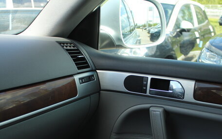 Volkswagen Touareg III, 2006 год, 968 800 рублей, 10 фотография