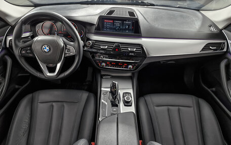 BMW 5 серия, 2018 год, 2 499 000 рублей, 10 фотография