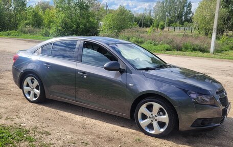 Chevrolet Cruze II, 2010 год, 800 000 рублей, 3 фотография