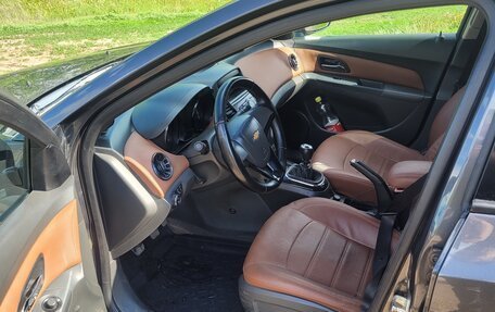 Chevrolet Cruze II, 2010 год, 800 000 рублей, 5 фотография