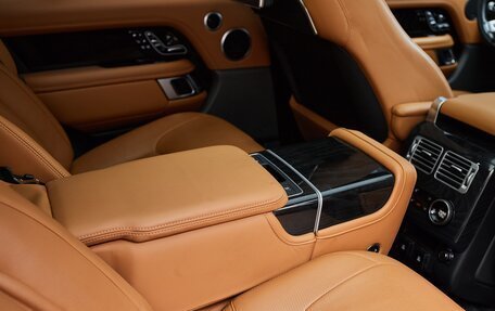 Land Rover Range Rover IV рестайлинг, 2019 год, 9 800 000 рублей, 16 фотография