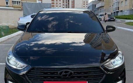 Hyundai Solaris II рестайлинг, 2018 год, 1 300 000 рублей, 1 фотография
