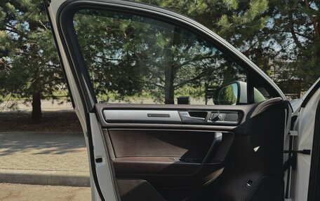 Volkswagen Touareg III, 2011 год, 1 900 000 рублей, 15 фотография