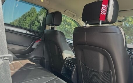 Volkswagen Touareg III, 2011 год, 1 900 000 рублей, 14 фотография