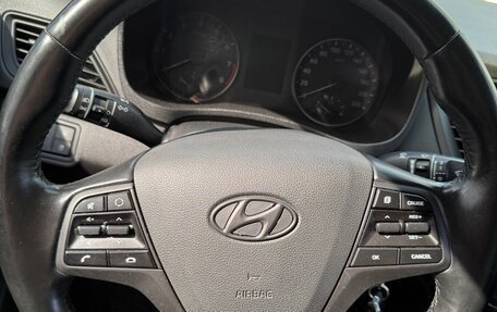 Hyundai Solaris II рестайлинг, 2018 год, 1 300 000 рублей, 19 фотография