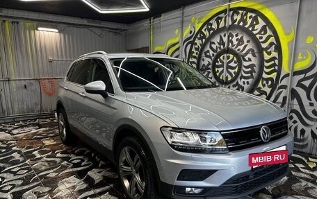 Volkswagen Tiguan II, 2018 год, 2 500 000 рублей, 3 фотография