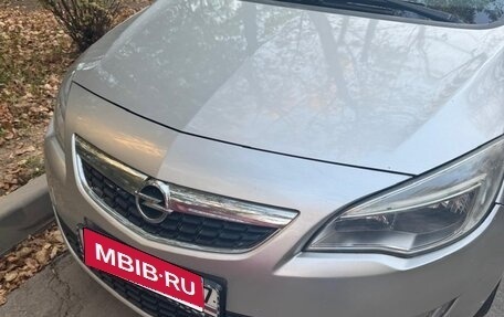 Opel Astra J, 2011 год, 720 000 рублей, 1 фотография