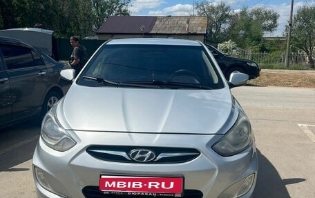 Hyundai Solaris II рестайлинг, 2013 год, 670 000 рублей, 1 фотография