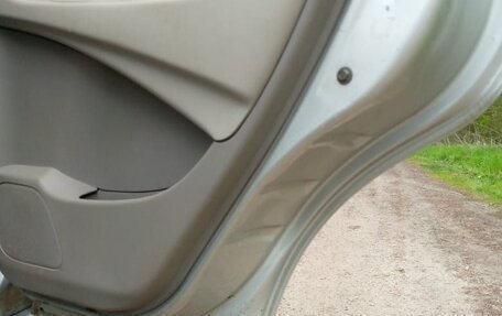 Nissan Almera Tino i, 2001 год, 510 000 рублей, 5 фотография