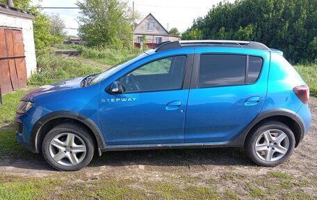 Renault Sandero II рестайлинг, 2017 год, 1 050 000 рублей, 2 фотография