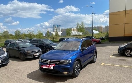 Volkswagen Tiguan II, 2019 год, 2 350 000 рублей, 3 фотография