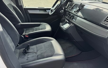 Volkswagen Multivan T6 рестайлинг, 2018 год, 4 600 000 рублей, 9 фотография