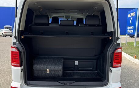 Volkswagen Multivan T6 рестайлинг, 2018 год, 4 600 000 рублей, 14 фотография