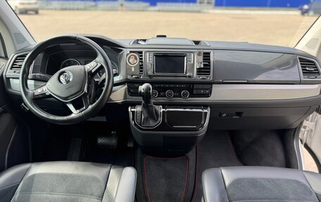 Volkswagen Multivan T6 рестайлинг, 2018 год, 4 600 000 рублей, 13 фотография