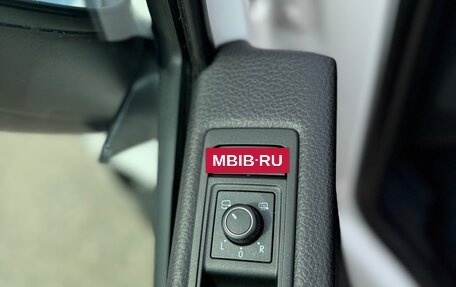 Volkswagen Multivan T6 рестайлинг, 2018 год, 4 600 000 рублей, 15 фотография