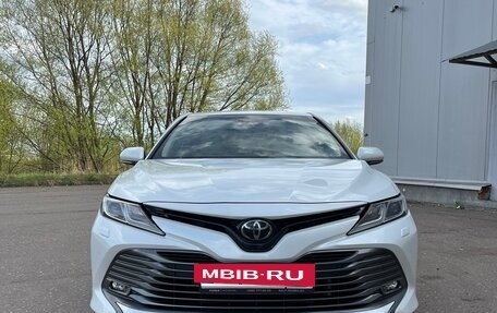 Toyota Camry, 2018 год, 2 950 000 рублей, 2 фотография