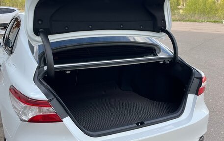 Toyota Camry, 2018 год, 2 950 000 рублей, 10 фотография