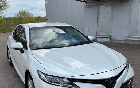 Toyota Camry, 2018 год, 2 950 000 рублей, 4 фотография