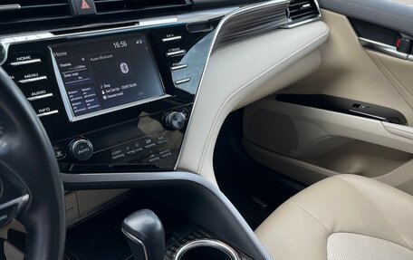 Toyota Camry, 2018 год, 2 950 000 рублей, 20 фотография