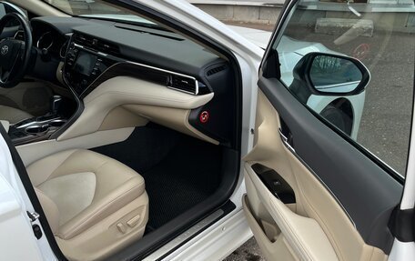 Toyota Camry, 2018 год, 2 950 000 рублей, 27 фотография