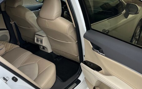 Toyota Camry, 2018 год, 2 950 000 рублей, 28 фотография