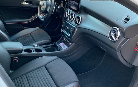 Mercedes-Benz GLA, 2018 год, 3 650 000 рублей, 14 фотография