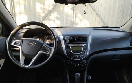 Hyundai Solaris II рестайлинг, 2013 год, 850 000 рублей, 3 фотография