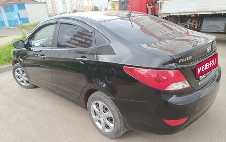 Hyundai Solaris II рестайлинг, 2013 год, 850 000 рублей, 2 фотография