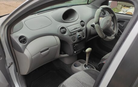 Toyota Platz, 2001 год, 370 000 рублей, 3 фотография