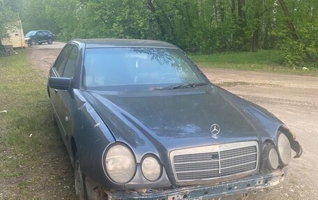 Mercedes-Benz E-Класс, 1997 год, 120 000 рублей, 3 фотография
