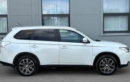 Mitsubishi Outlander III рестайлинг 3, 2014 год, 1 633 000 рублей, 4 фотография