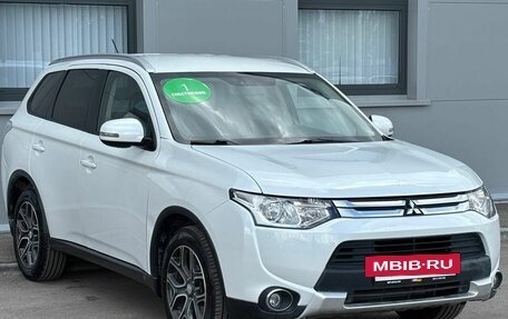 Mitsubishi Outlander III рестайлинг 3, 2014 год, 1 633 000 рублей, 3 фотография