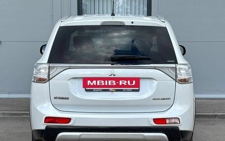 Mitsubishi Outlander III рестайлинг 3, 2014 год, 1 633 000 рублей, 6 фотография