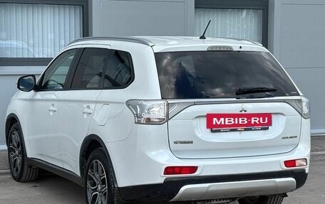 Mitsubishi Outlander III рестайлинг 3, 2014 год, 1 633 000 рублей, 7 фотография