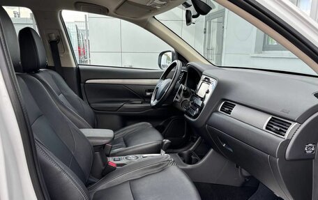 Mitsubishi Outlander III рестайлинг 3, 2014 год, 1 633 000 рублей, 16 фотография