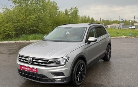 Volkswagen Tiguan II, 2018 год, 1 880 000 рублей, 1 фотография