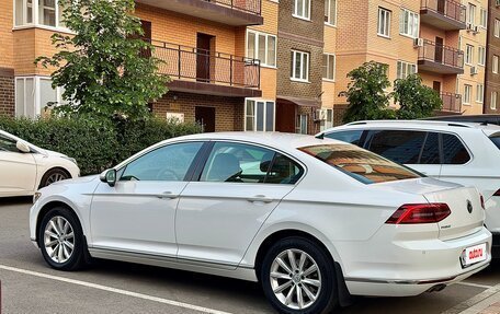 Volkswagen Passat B8 рестайлинг, 2018 год, 2 490 000 рублей, 2 фотография