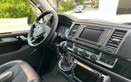 Volkswagen Multivan T6 рестайлинг, 2019 год, 5 250 000 рублей, 7 фотография