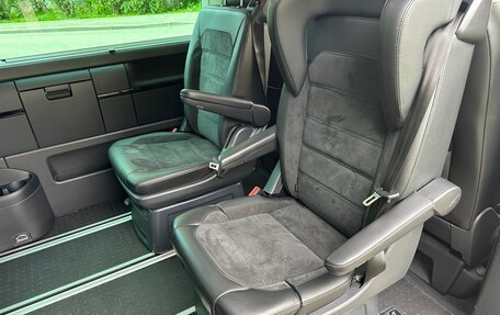 Volkswagen Multivan T6 рестайлинг, 2019 год, 5 250 000 рублей, 12 фотография